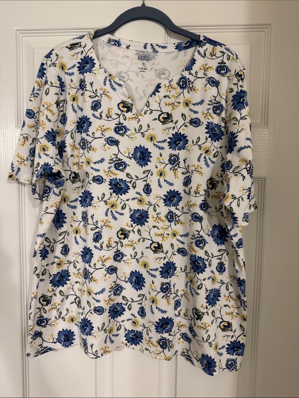 Croft & Barrow White Floral V-Neck Short Sleeve Dress